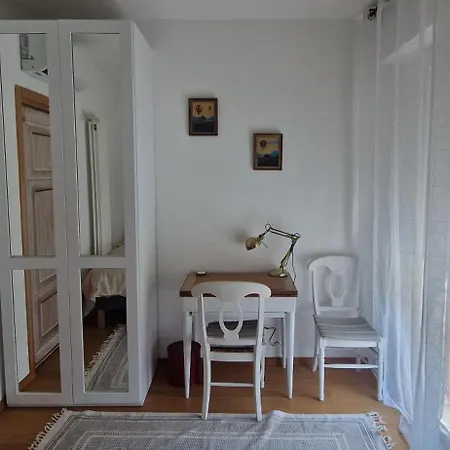 Stanza In Con Giardino Δωμάτια σε οικογενειακή κατοικία *